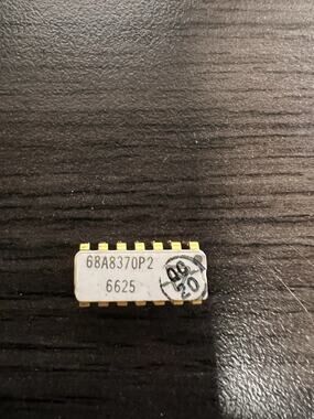 Vintage Gold Ceramic IC Chip 68A8370P2 6625 16-Pin DIP Motorola Military Era